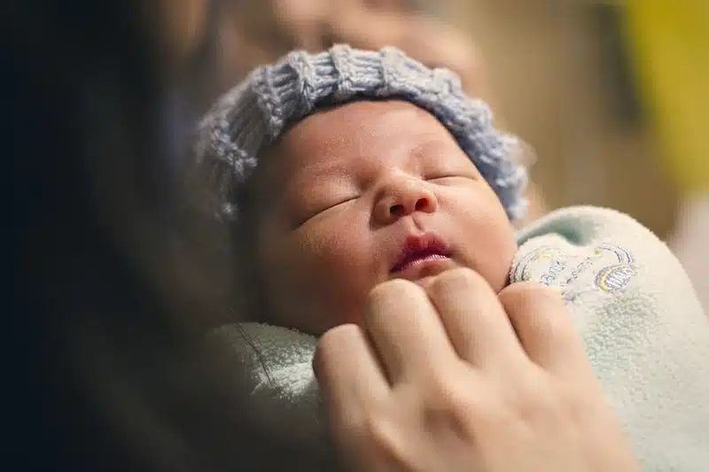 Vivre au rythme d'un nourrisson la journée type d'un bébé de 3 mois décryptée